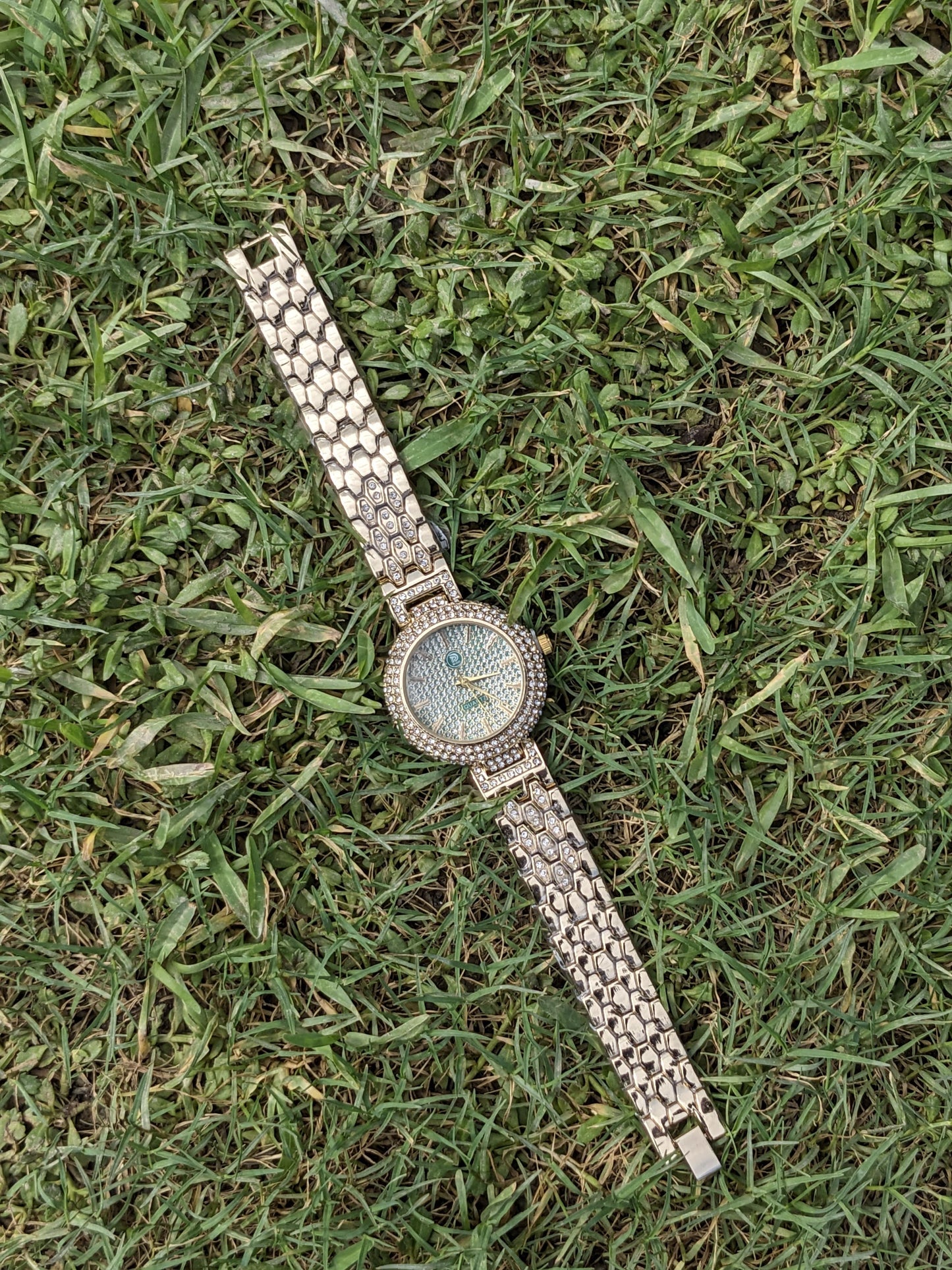 Luxury Golden Diamond-Style Women's Watch