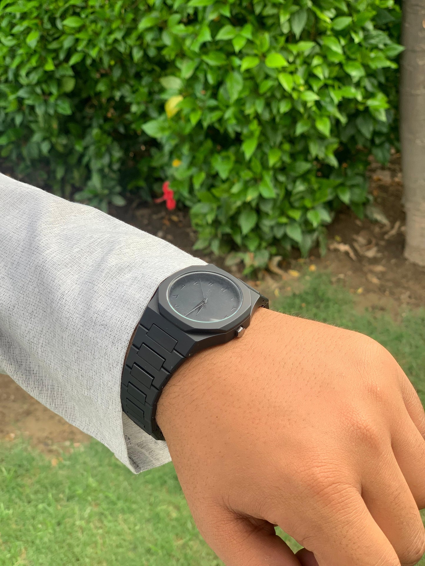 Black Arabic Aura – Sleek & Timeless