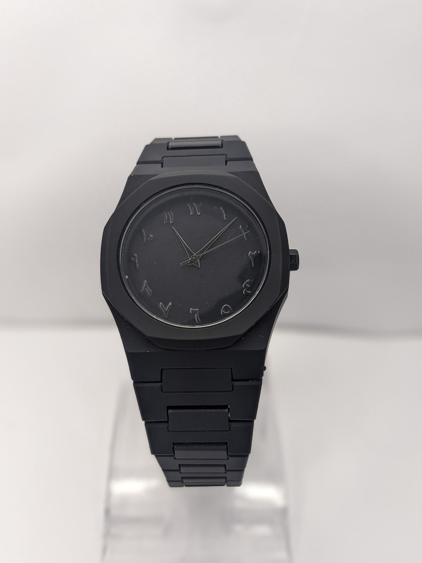 Black Arabic Aura – Sleek & Timeless