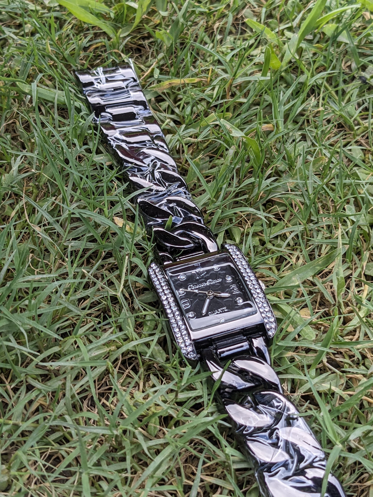 Elegant Black Chain Women's Watch with Crystal Accents