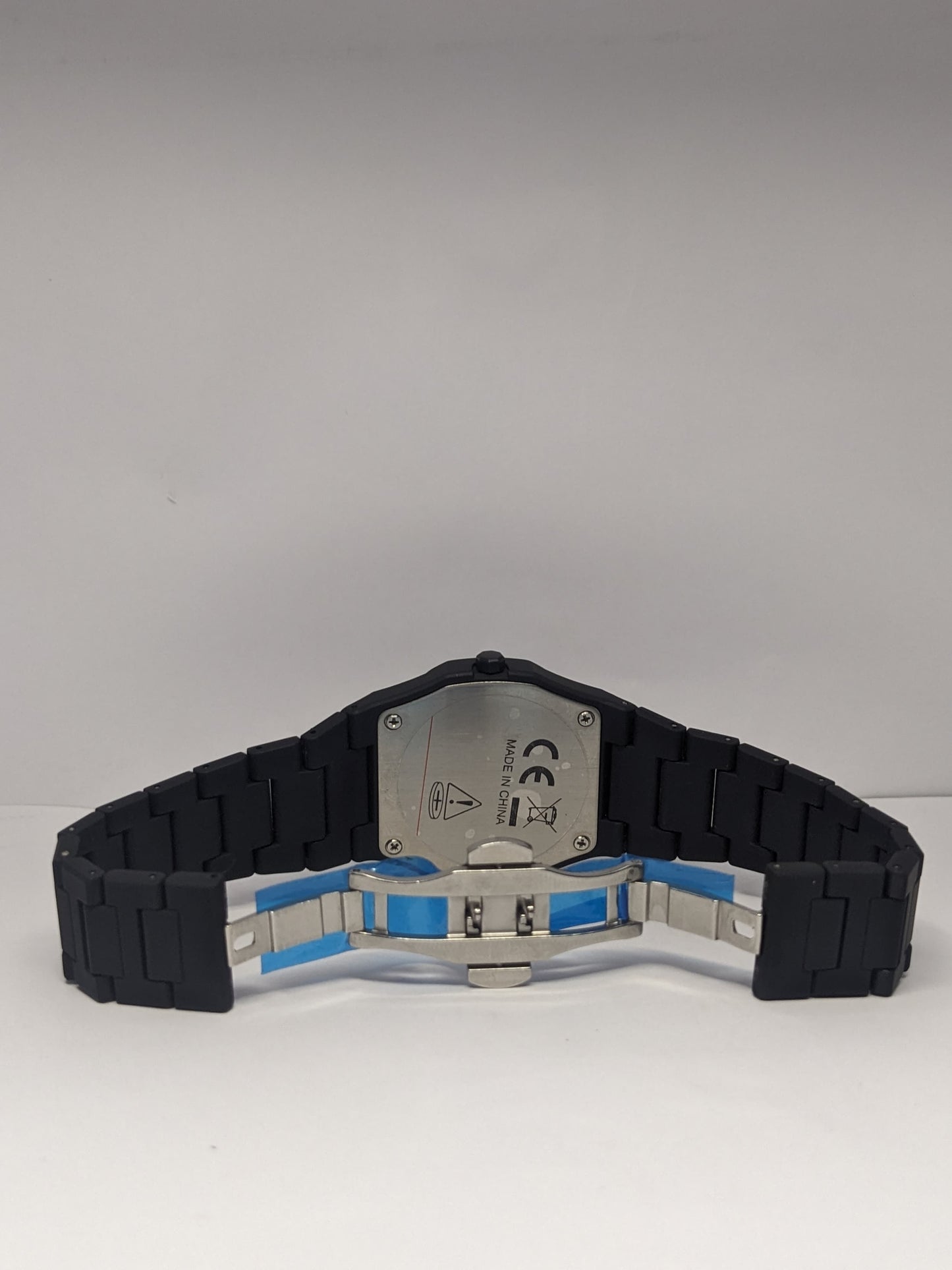 Black Arabic Aura – Sleek & Timeless