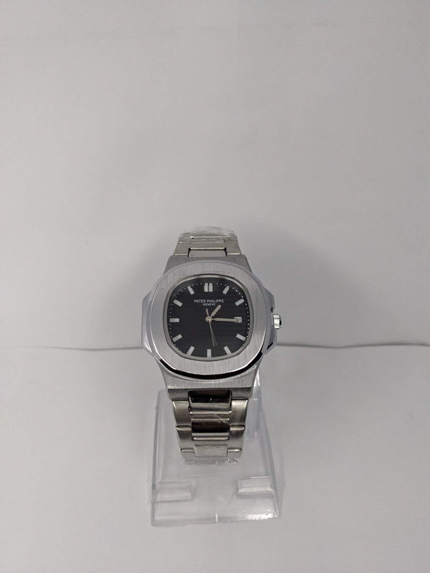 Luxury in Contrast: Patek Philippe Silver Chain, Black Dial
