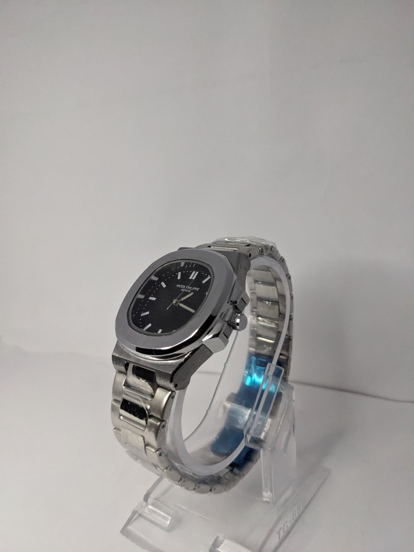 Luxury in Contrast: Patek Philippe Silver Chain, Black Dial
