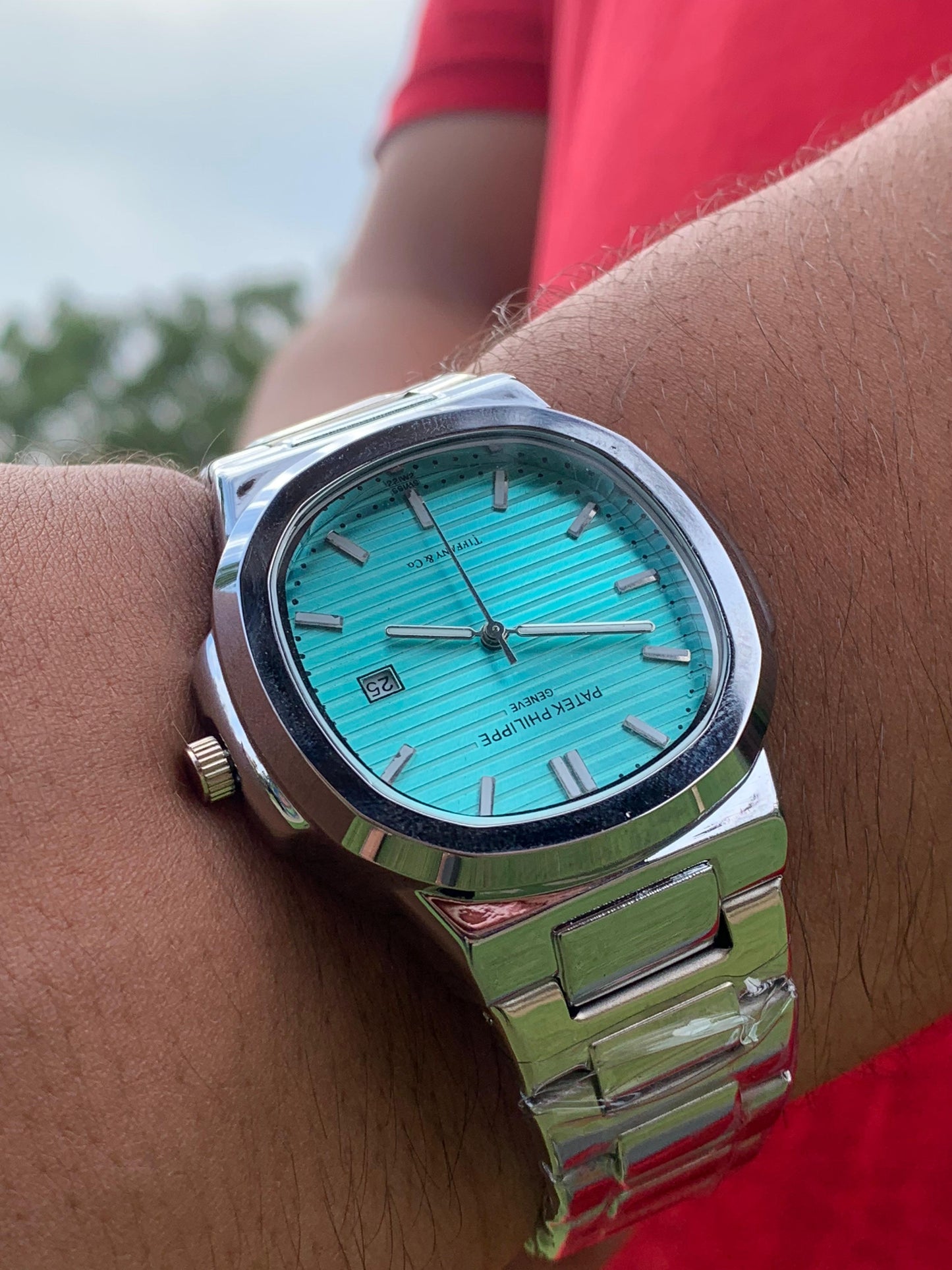 Silver Chain with Classic Dial – Timeless Elegance