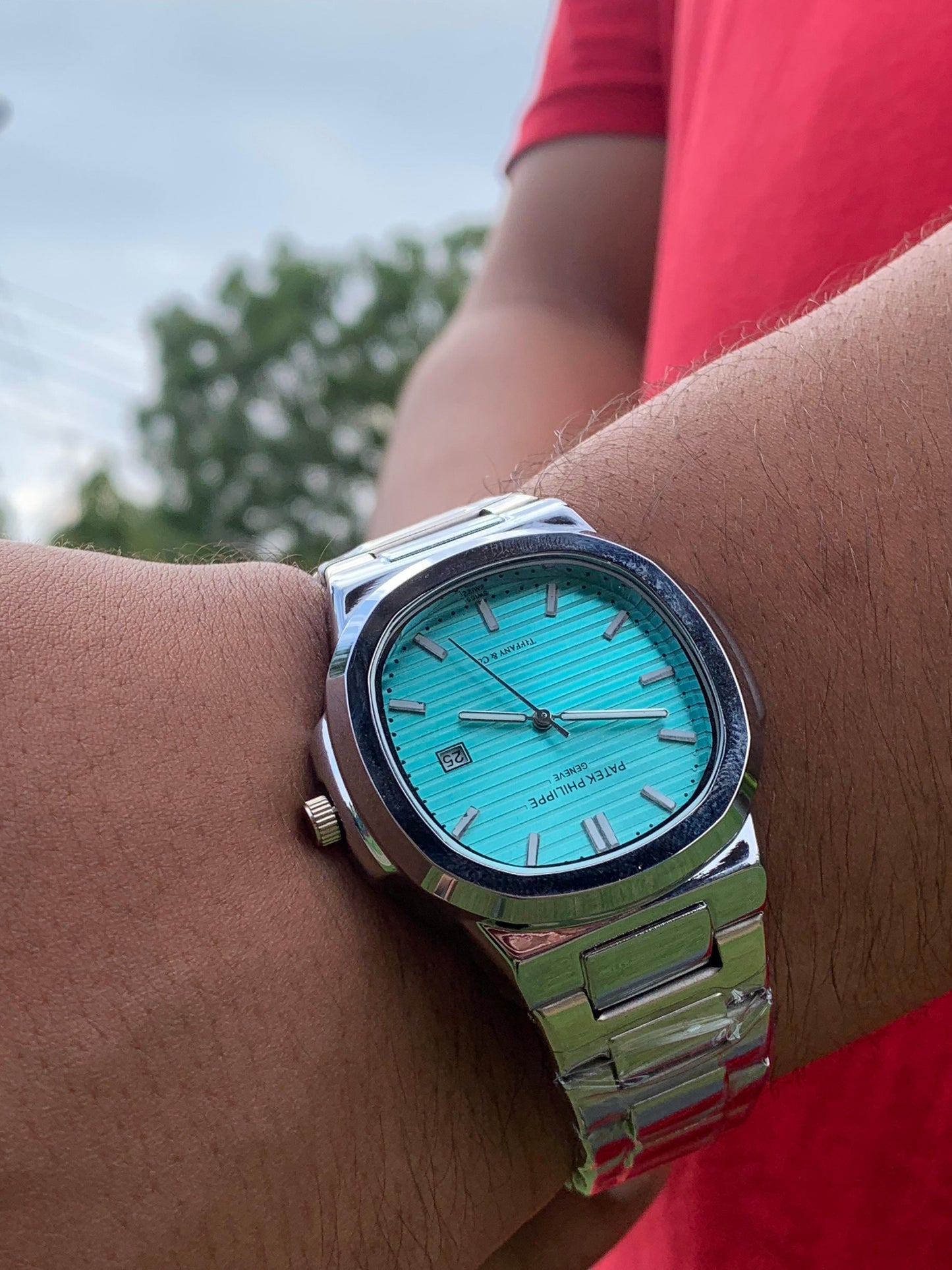 Silver Chain with Classic Dial – Timeless Elegance